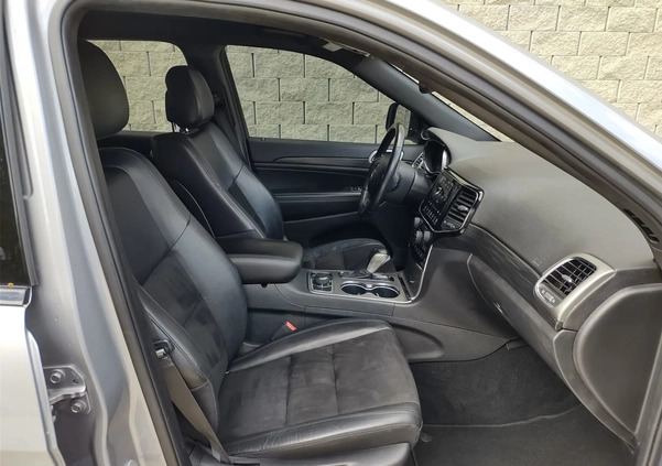 Jeep Grand Cherokee cena 135900 przebieg: 56000, rok produkcji 2020 z Łódź małe 277